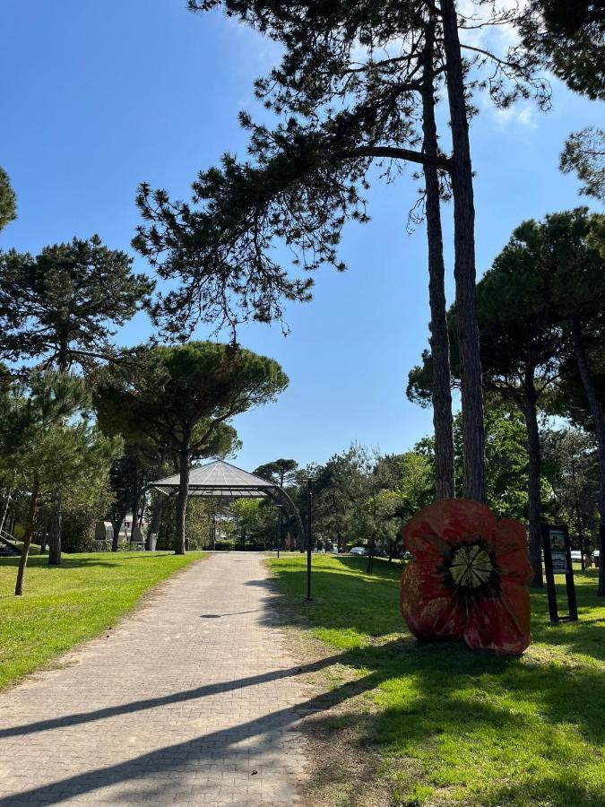 Villa Vittoria Lignano Sabbiadoro Exterior foto